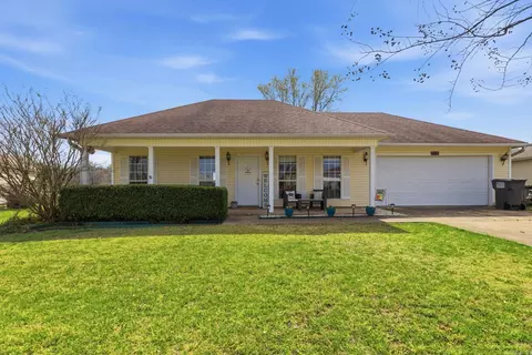 319 Lamplighter Dr, Benton, AR 72015