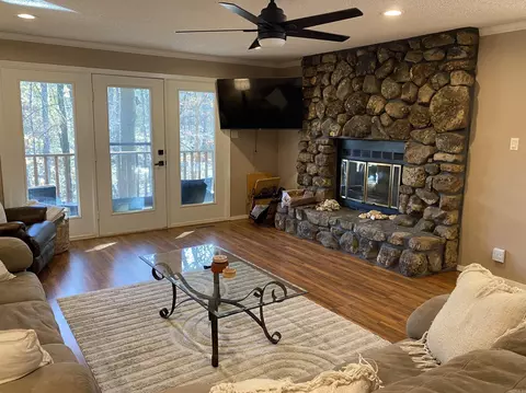 Living - 46 Peninsula Dr # B, Mount Ida, AR 71957 photo 3 of 4