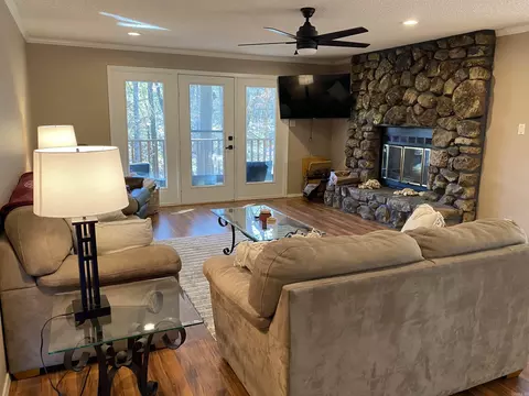Living - 46 Peninsula Dr # B, Mount Ida, AR 71957 photo 2 of 4