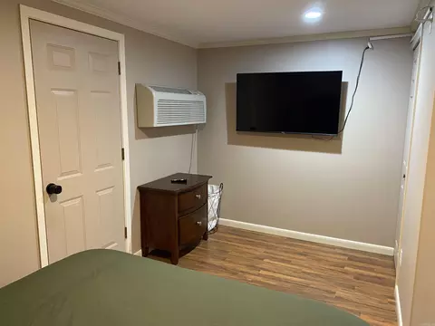 Bedroom - 46 Peninsula Dr # B, Mount Ida, AR 71957 photo 6 of 6