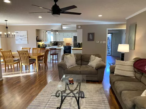 Living - 46 Peninsula Dr # B, Mount Ida, AR 71957 photo 1 of 4