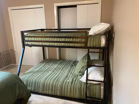 Bedroom - 46 Peninsula Dr # B, Mount Ida, AR 71957 photo 4 of 6
