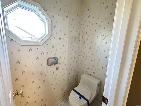 Bath - 124 Summer Blvd, Trumann, AR 72472 photo 3 of 4