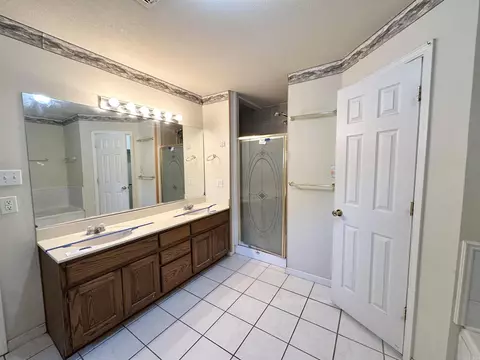 Bath - 124 Summer Blvd, Trumann, AR 72472 photo 1 of 4