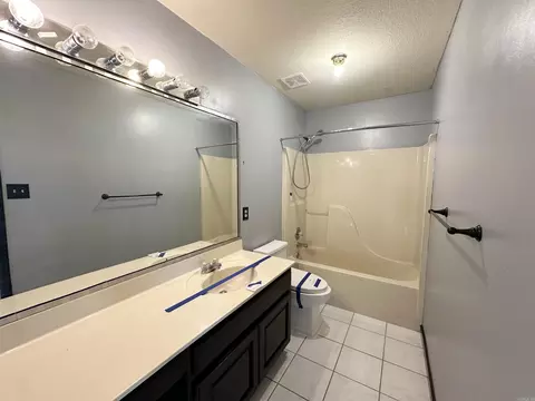 Bath - 124 Summer Blvd, Trumann, AR 72472 photo 4 of 4