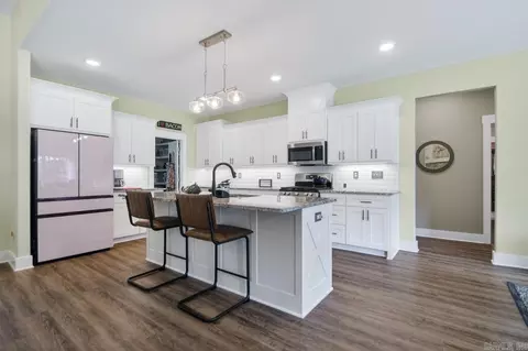 Kitchen - 413 Lewallen Rd, Benton, AR 72015 photo 3 of 4