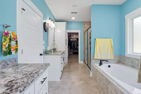 Bath - 413 Lewallen Rd, Benton, AR 72015 photo 2 of 3