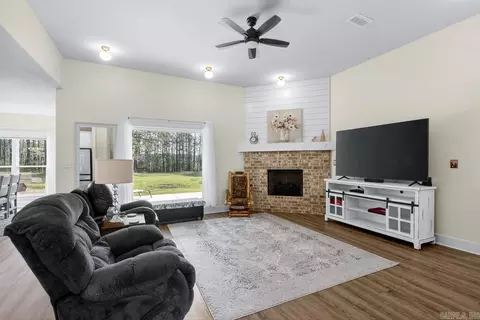 Living - 413 Lewallen Rd, Benton, AR 72015 photo 1 of 1