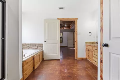 Entry Way - 14 4th St, Greenbrier, AR 72058 photo 2 of 2