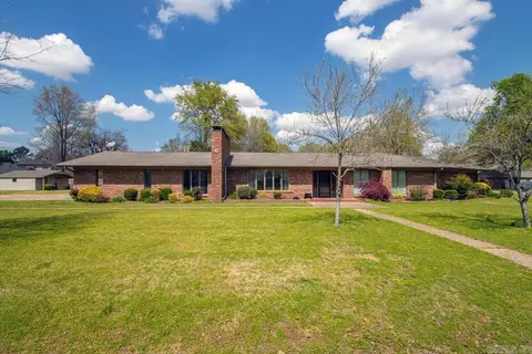 305 Cottonwood Dr, England, AR 72046