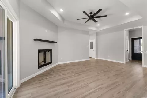 Living - 28 Sisney Drive Dr, Ash Flat, AR 72513 photo 2 of 3