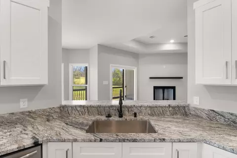 Kitchen - 28 Sisney Drive Dr, Ash Flat, AR 72513 photo 1 of 2
