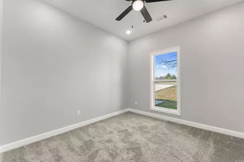 Bedroom - 28 Sisney Drive Dr, Ash Flat, AR 72513 photo 3 of 4