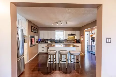 Kitchen - 103 German Ln, Alton, MO 65606 photo 1 of 2