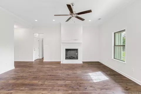 Living - 21 Lewis Loop, Greenbrier, AR 72058 photo 2 of 5