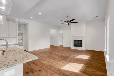 Living - 21 Lewis Loop, Greenbrier, AR 72058 photo 5 of 5