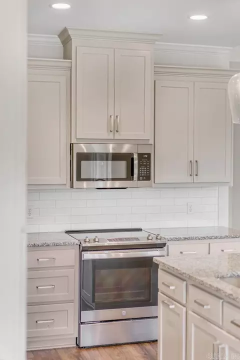 Kitchen - 21 Lewis Loop, Greenbrier, AR 72058 photo 2 of 7