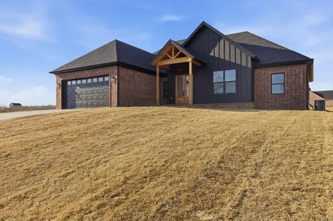 211 Michelle Dr, Beebe, AR 72012