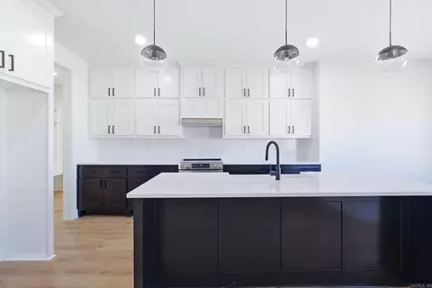 Kitchen - 211 Michelle Dr, Beebe, AR 72012 photo 3 of 6