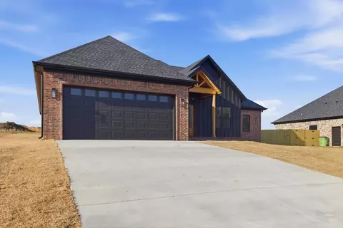 Exterior - 211 Michelle Dr, Beebe, AR 72012 photo 3 of 10