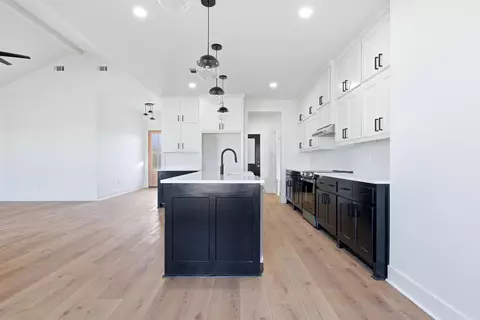 Kitchen - 211 Michelle Dr, Beebe, AR 72012 photo 1 of 6