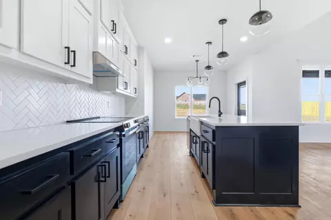 Kitchen - 211 Michelle Dr, Beebe, AR 72012 photo 6 of 6