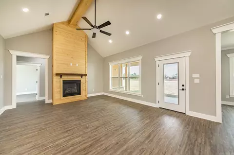 Living - 223 Michelle Dr, Beebe, AR 72012 photo 3 of 3