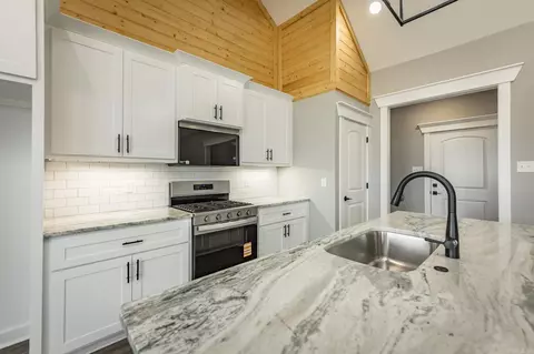 Kitchen - 223 Michelle Dr, Beebe, AR 72012 photo 2 of 4