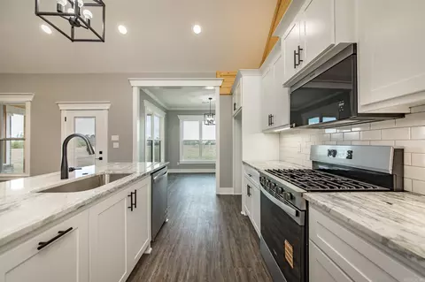 Kitchen - 223 Michelle Dr, Beebe, AR 72012 photo 3 of 4