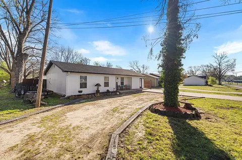 Exterior - 410 W Locust St, Cabot, AR 72023 photo 10 of 12