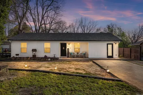 410 W Locust St, Cabot, AR 72023
