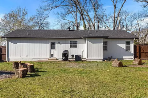 Exterior - 410 W Locust St, Cabot, AR 72023 photo 5 of 12