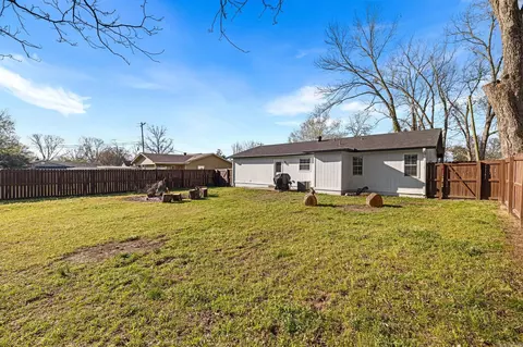 Exterior - 410 W Locust St, Cabot, AR 72023 photo 4 of 12