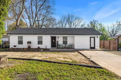Exterior - 410 W Locust St, Cabot, AR 72023 photo 2 of 12