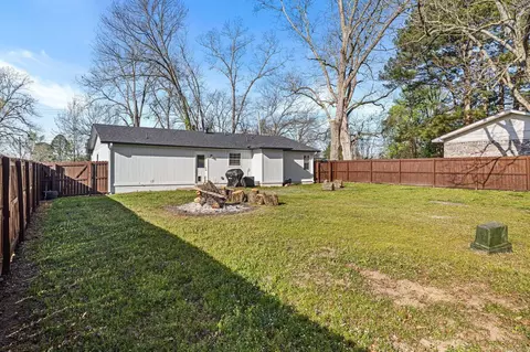 Exterior - 410 W Locust St, Cabot, AR 72023 photo 11 of 12