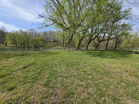 000 Spring Lake Dr, Mammoth Spring, AR 72554