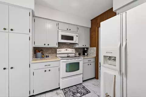 Kitchen - 20 Old Stagecoach Rd, Cabot, AR 72023 photo 2 of 3