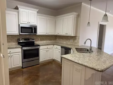 Kitchen - 2495 Eighteen Loop, Conway, AR 72034 photo 1 of 2