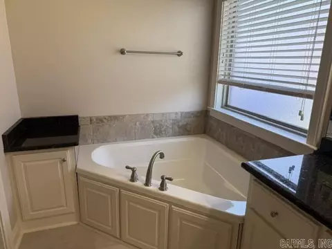 Bath - 2495 Eighteen Loop, Conway, AR 72034 photo 3 of 5