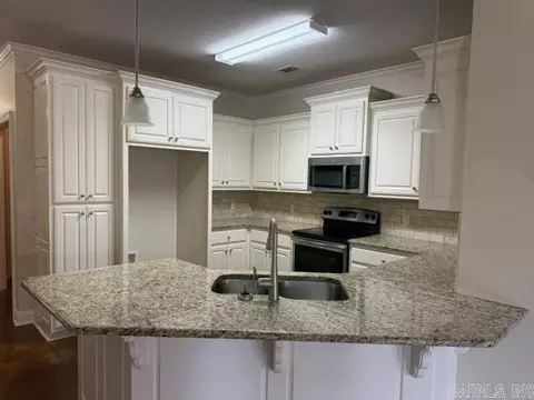Kitchen - 2495 Eighteen Loop, Conway, AR 72034 photo 2 of 2