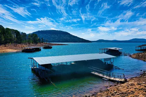 135 Wilshire Dr, Fairfield Bay, AR 72088