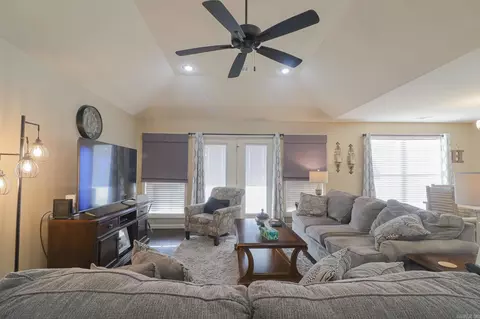 Living - 417 Arrowhead Rd, Trumann, AR 72472 photo 1 of 1