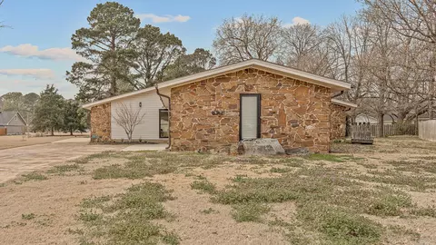 2813 Martinbrook Dr, Jonesboro, AR 72401