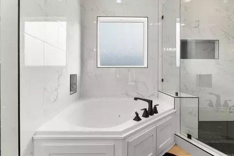 Bath - 125 Louis Rose Ln, Conway, AR 72032 photo 3 of 8