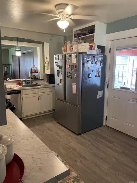 Kitchen - 404 E Cedar St, Warren, AR 71671 photo 2 of 2