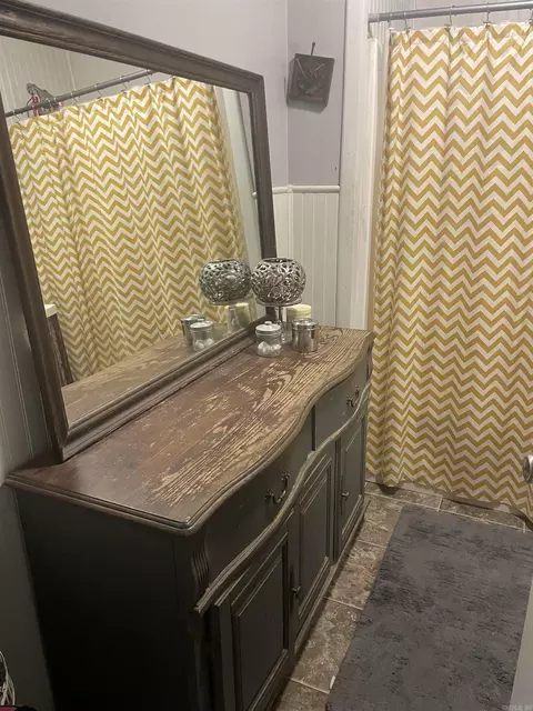 Bath - 404 E Cedar St, Warren, AR 71671 photo 2 of 2