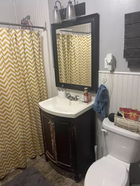 Bath - 404 E Cedar St, Warren, AR 71671 photo 1 of 2