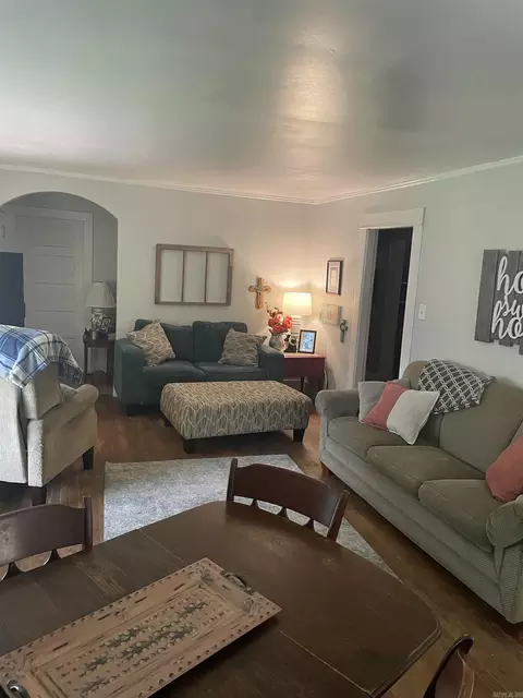 Living - 404 E Cedar St, Warren, AR 71671 photo 1 of 3