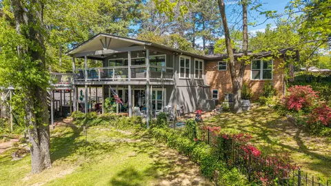 122 Paradise Pt, Hot Springs, AR 71913