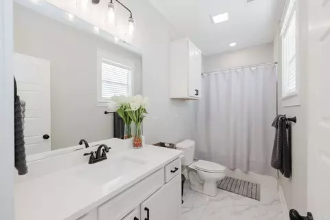 Bath - 5160 Peace Ln, Alexander, AR 72002 photo 6 of 7